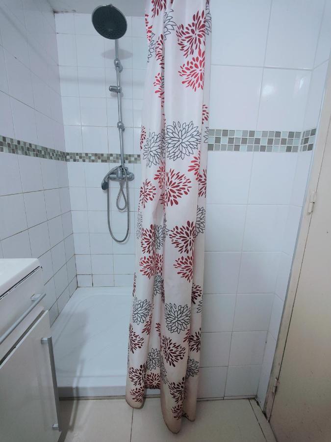La Parisienne Pansiyon Stains Dış mekan fotoğraf